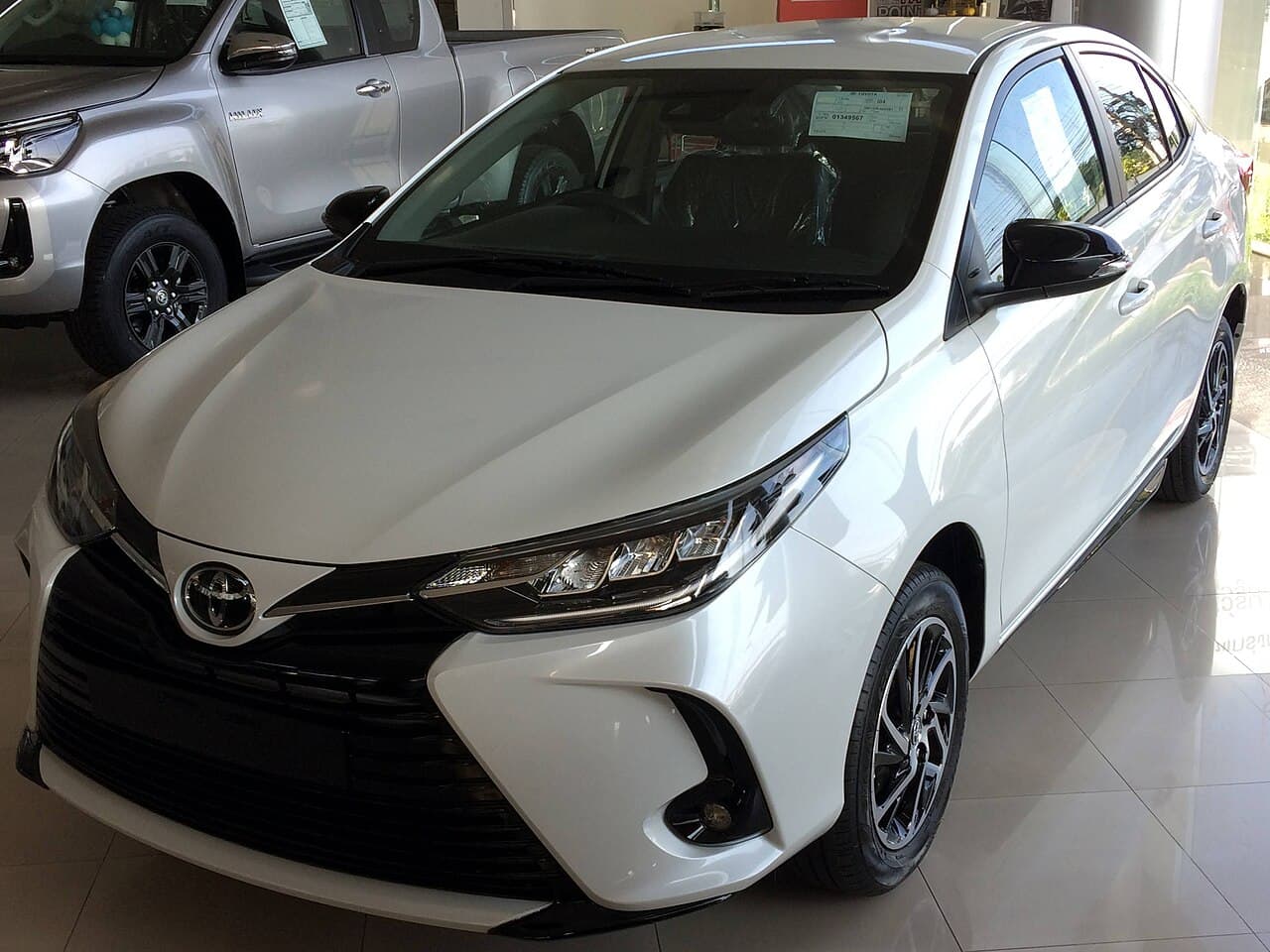 Toyota Yaris Ativ 2023 — another view