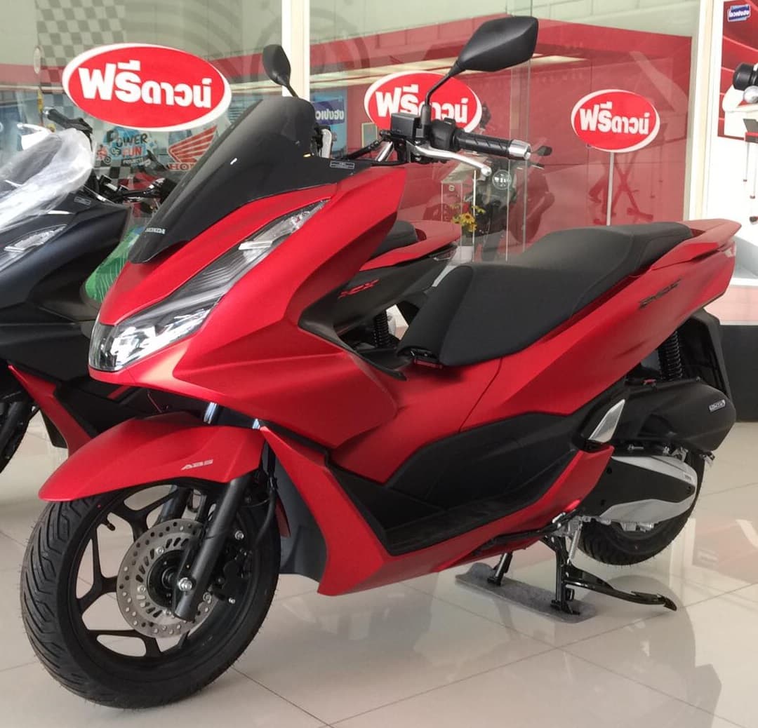 Honda PCX 160 (test) — another view